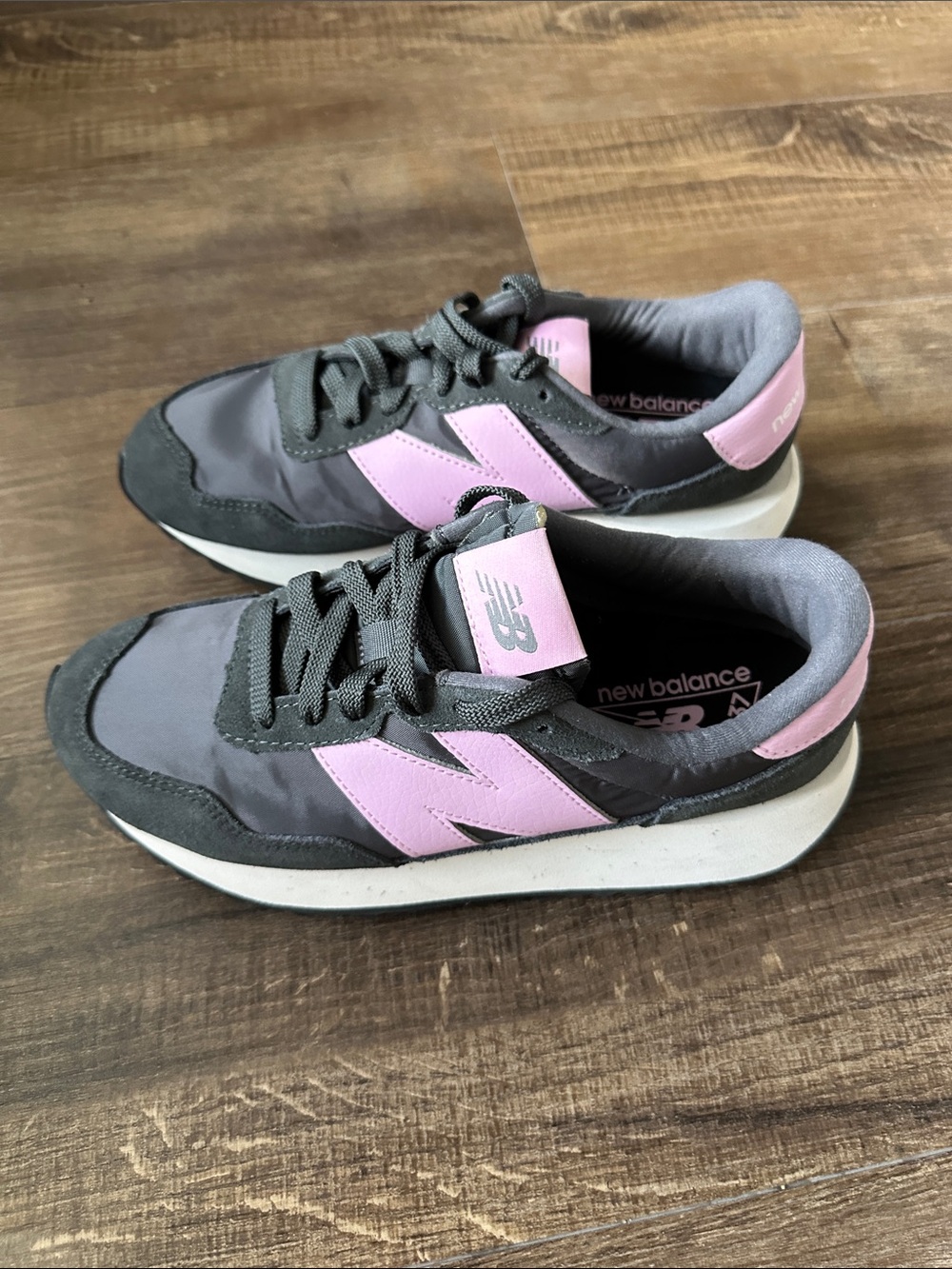 New Balance Women's Gray and Pink Retro Runner Sneakers